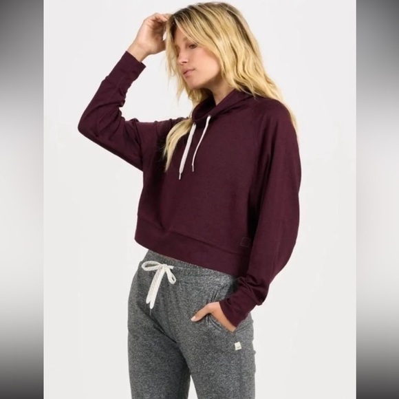 Vuori halo cropped funnel neck dreamknit pullover in cerise size large - Picture 2 of 10